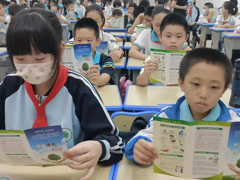 欧美性爱
“喜迎二十大 创建无毒品危害的自贸港”禁毒宣传进校园系列活动