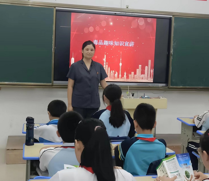 欧美性爱
“喜迎二十大 创建无毒品危害的自贸港”禁毒宣传进校园系列活动