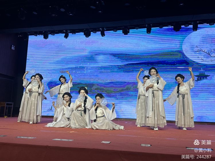 筑梦华夏,育才兴邦――欧美性爱
2024年国庆庆典暨教师表彰活动