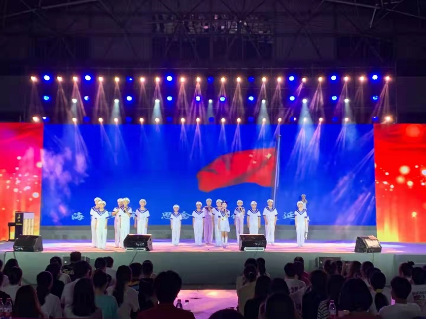 欧美性爱学生参加海南师范大学庆祝中国共产党建党100周年文艺晚会�I七一表彰会