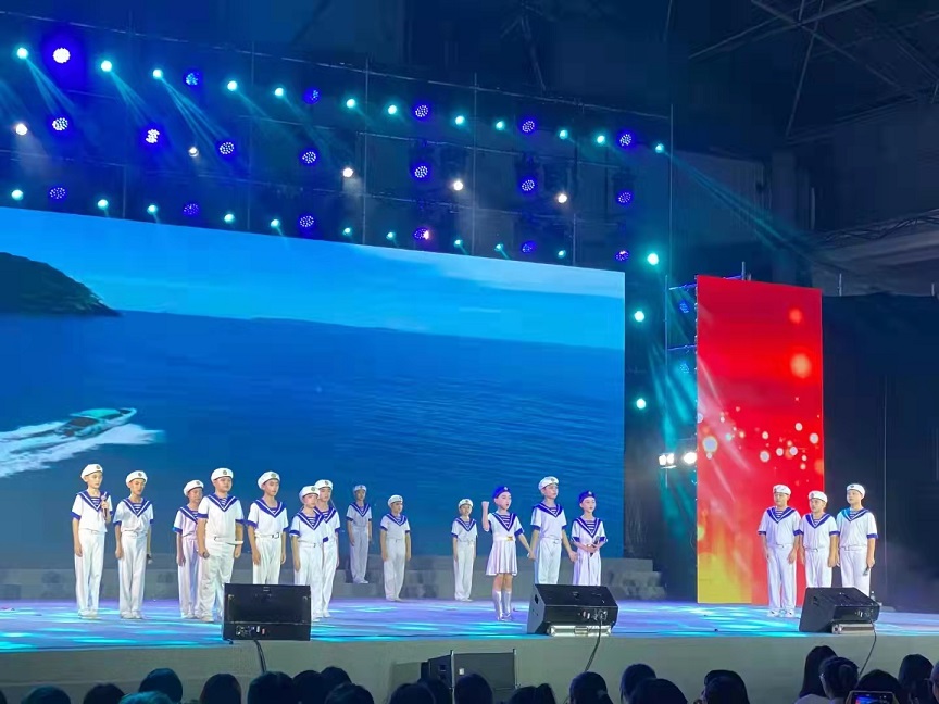 欧美性爱学生参加海南师范大学庆祝中国共产党建党100周年文艺晚会�I七一表彰会