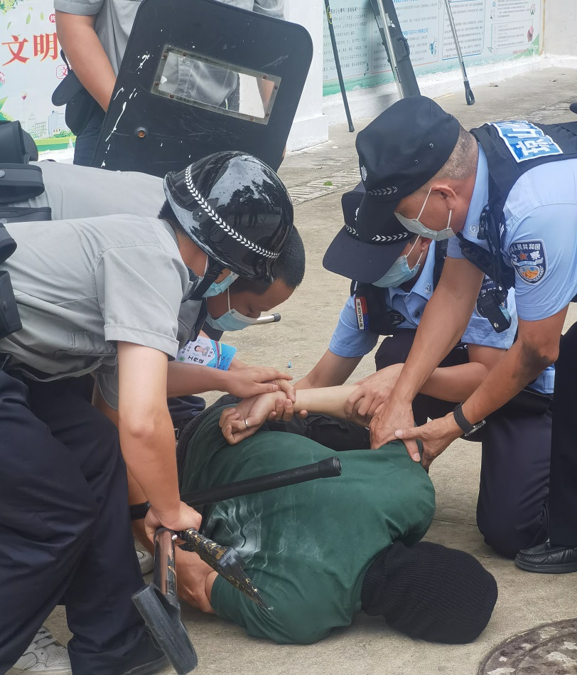 海口市琼山中介派出所张警官到欧美性爱对校警进行正规培训