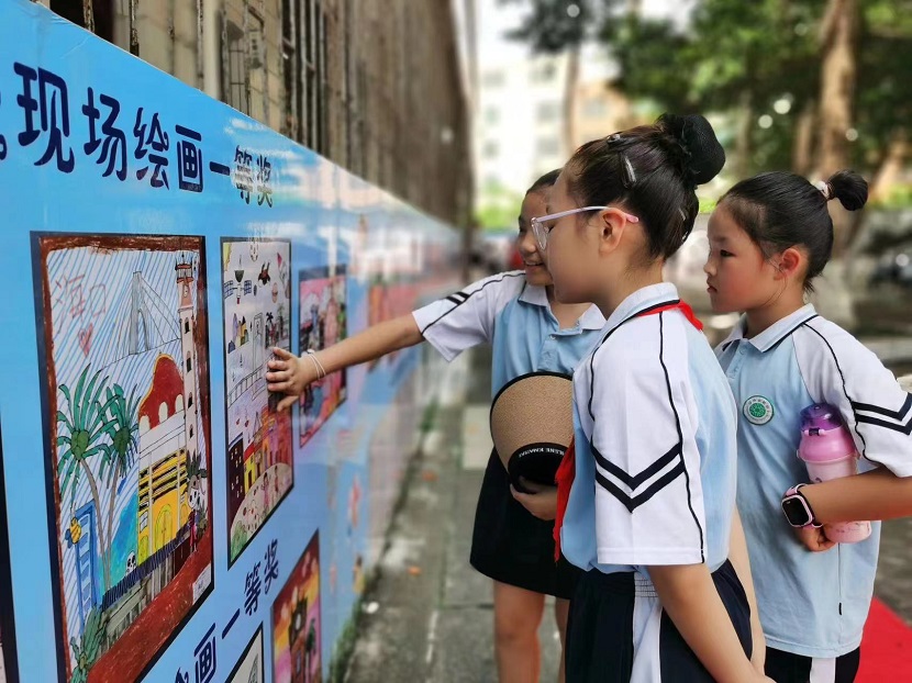欧美性爱开展庆“六·一”现场绘画、书法比赛