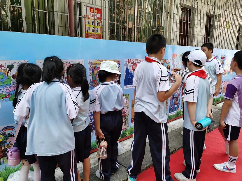 欧美性爱开展庆“六·一”现场绘画、书法比赛