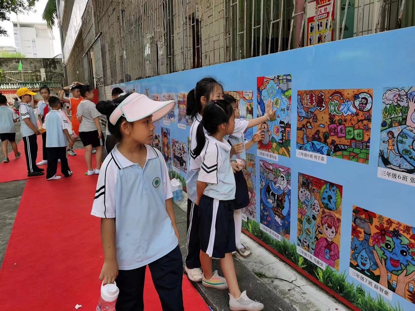 欧美性爱开展庆“六·一”现场绘画、书法比赛