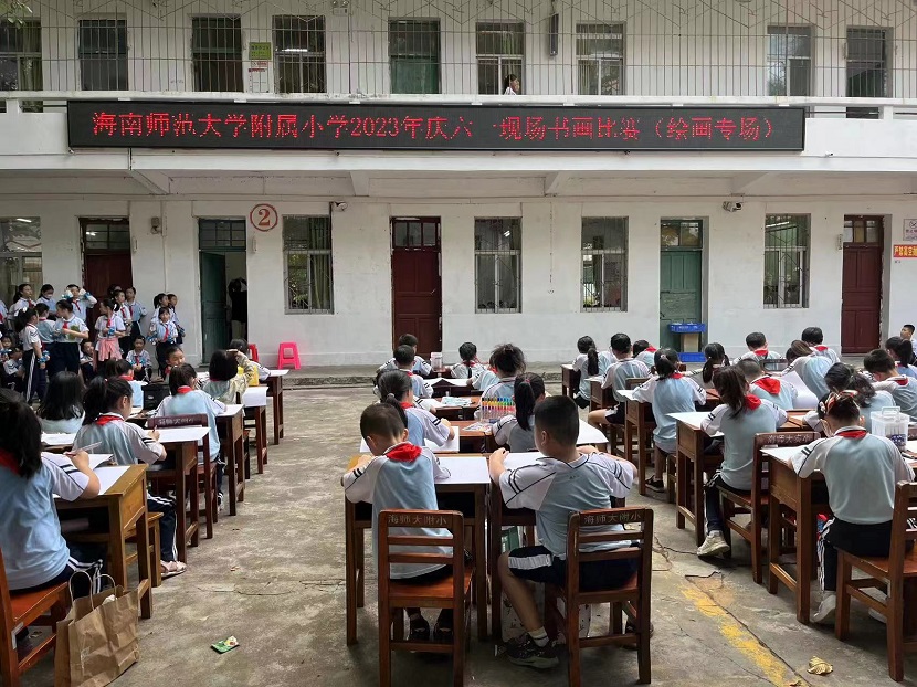 欧美性爱开展庆“六·一”现场绘画、书法比赛