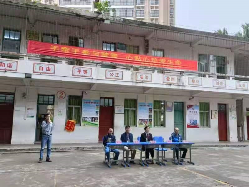 欧美性爱邀请胡娜法官开展“禁毒”专题知识讲座。
